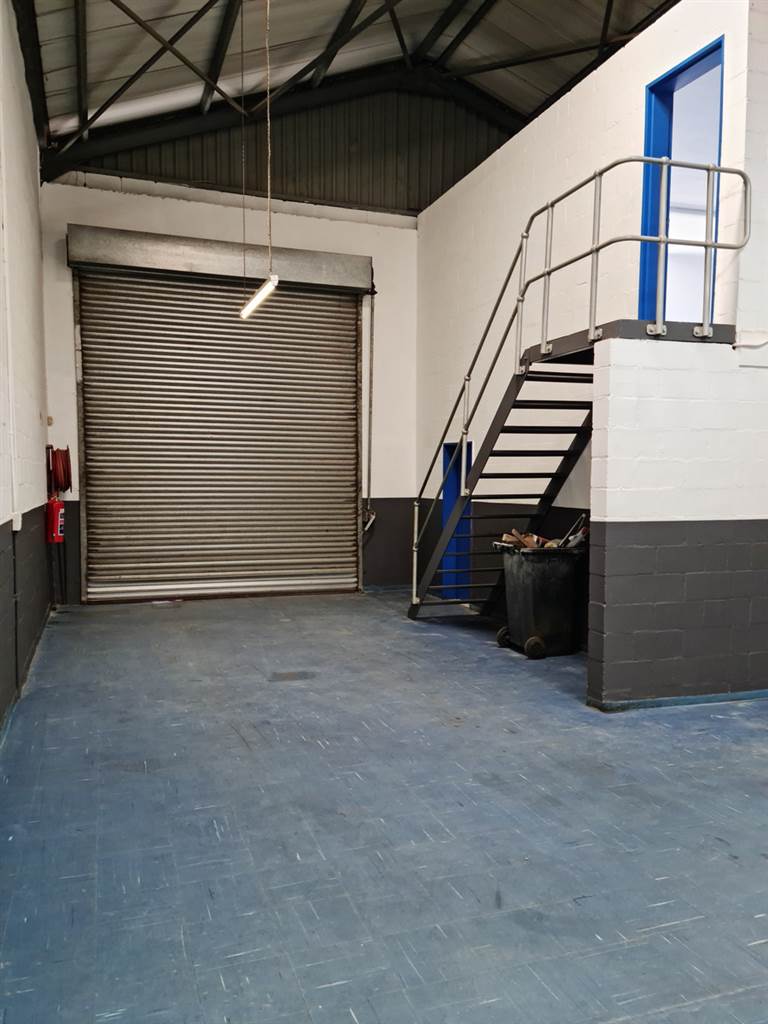 280  m² Industrial space in Strand Central photo number 1