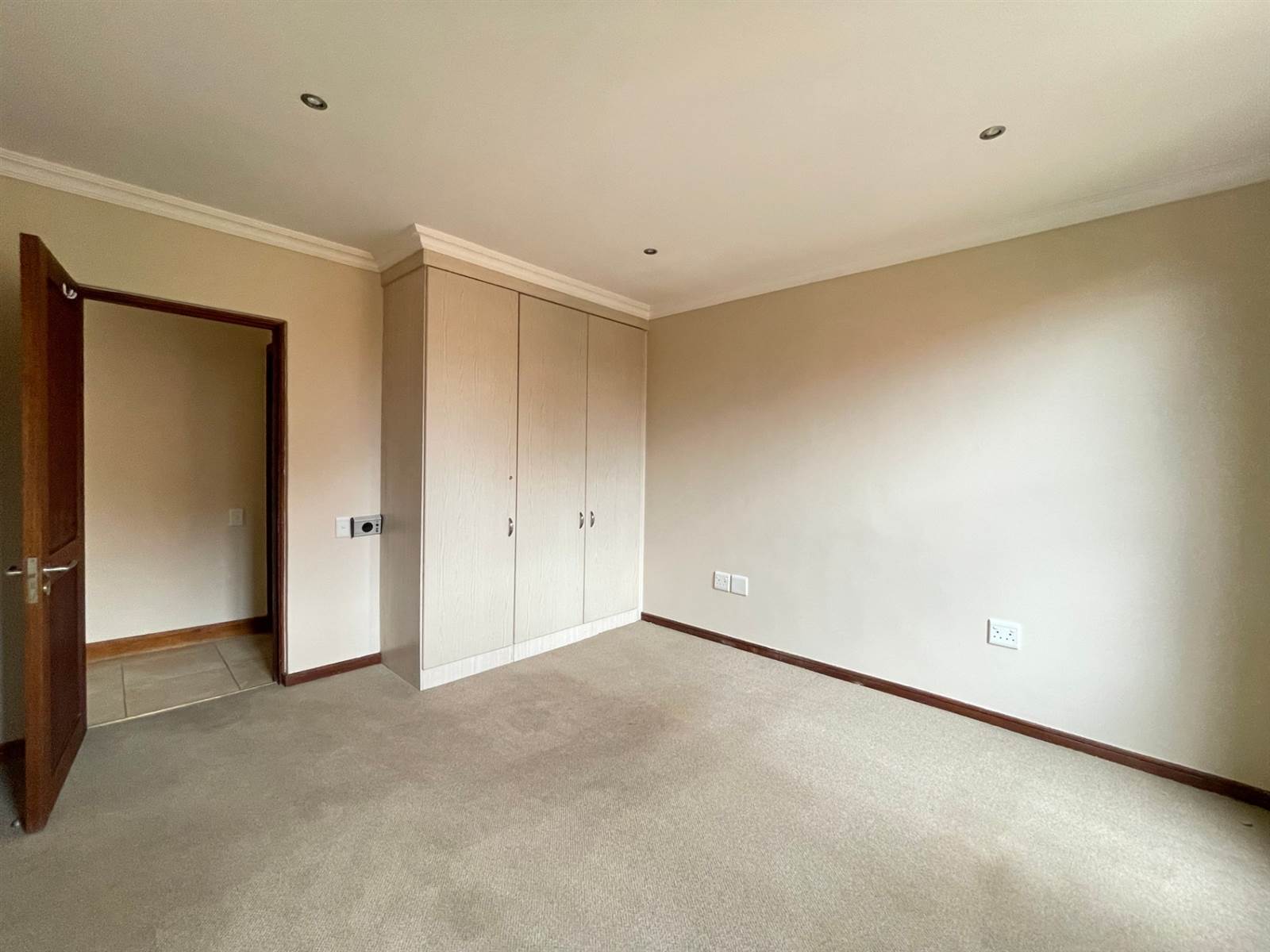 1 Bed Apartment in Newlands photo number 8