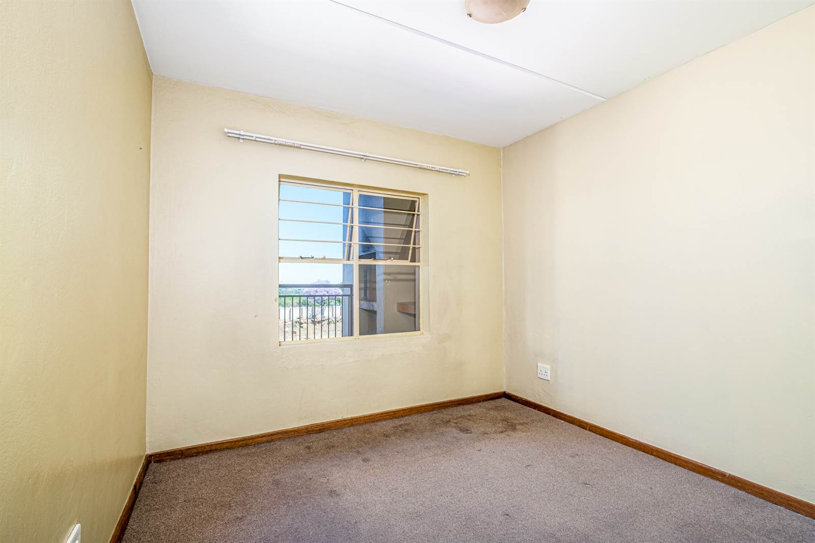 1 Bed Apartment in Sundowner photo number 8