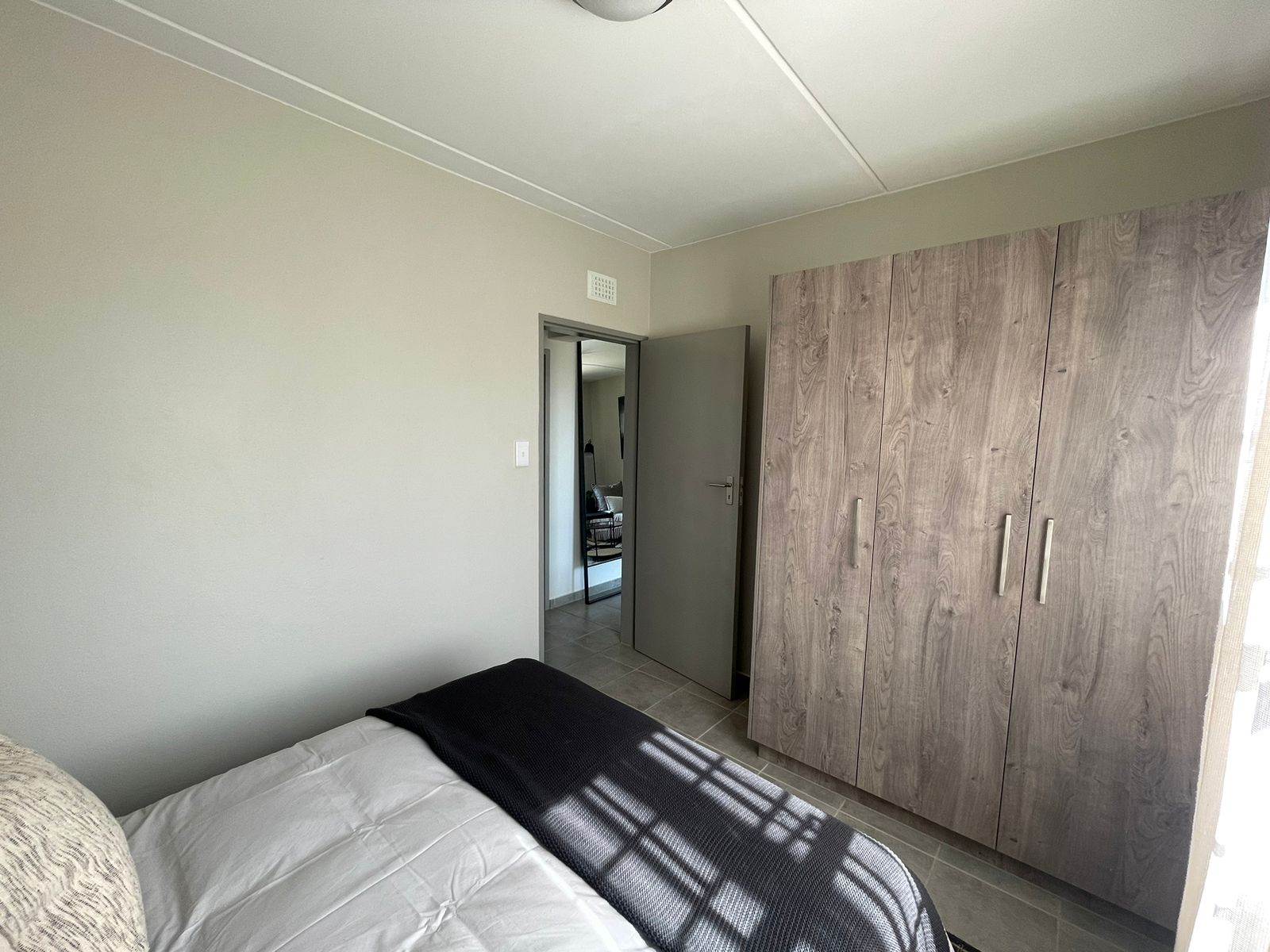 2 Bed Apartment in Booysens photo number 8