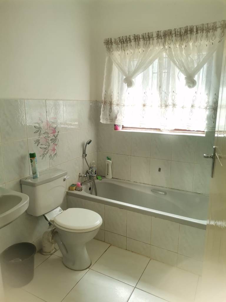 3 Bed Townhouse in Empangeni photo number 7