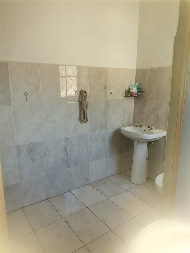 3 Bed Townhouse in Empangeni photo number 14