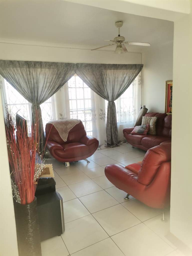 3 Bed Townhouse in Empangeni photo number 5