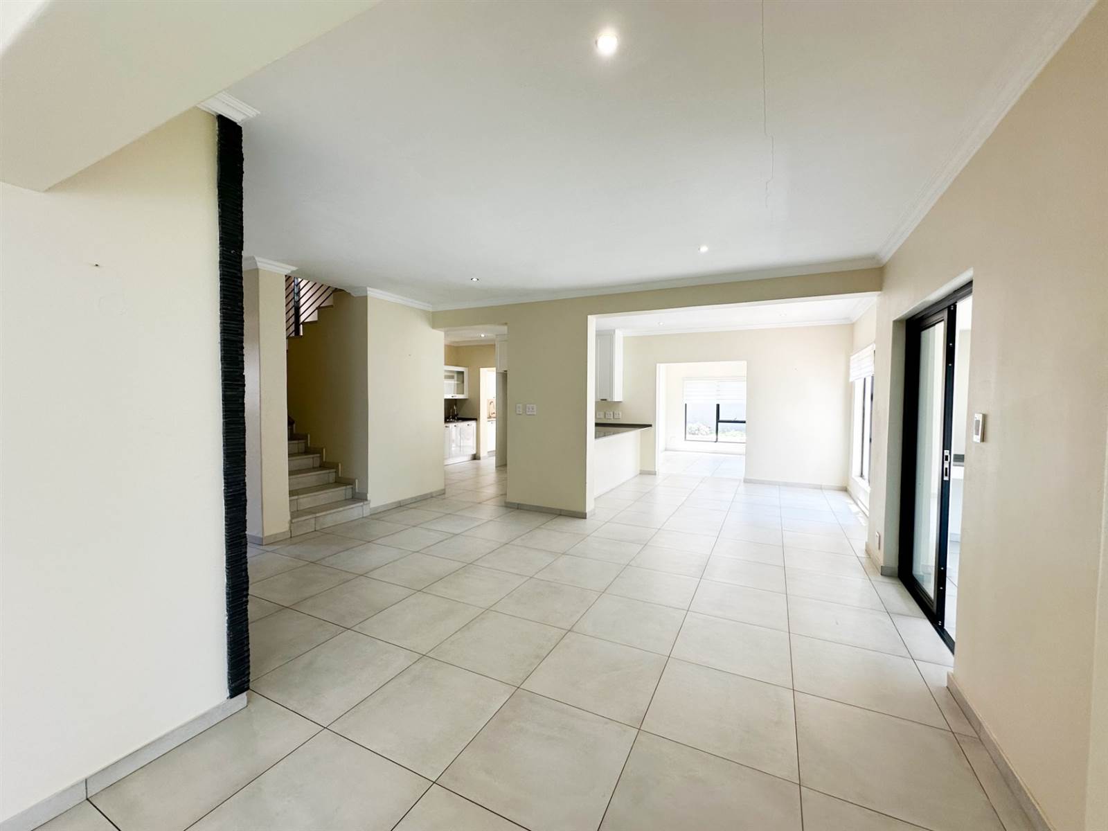3 Bed House in Waterkloof Ridge photo number 9