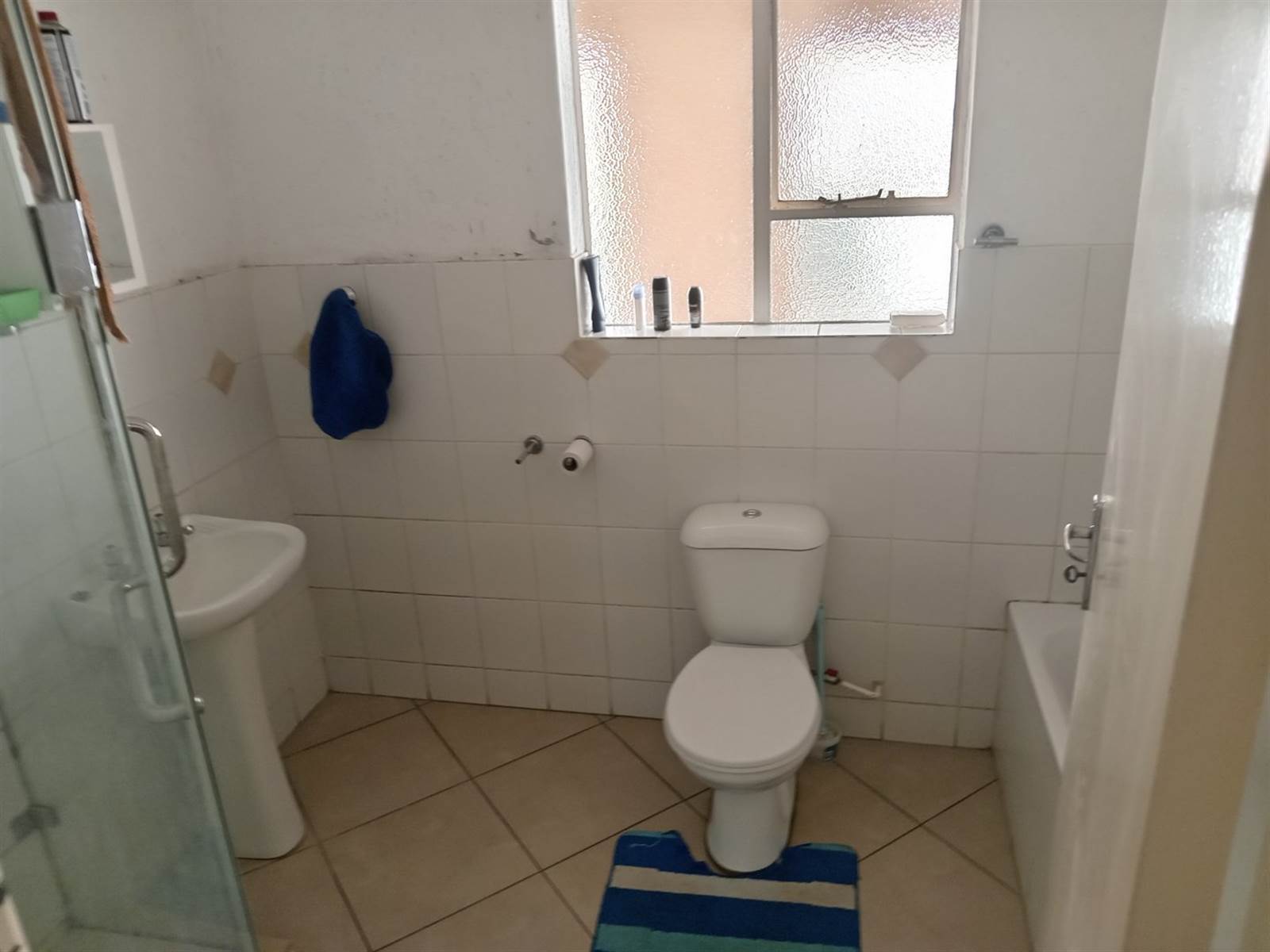 2 Bed Apartment in Rensburg photo number 9