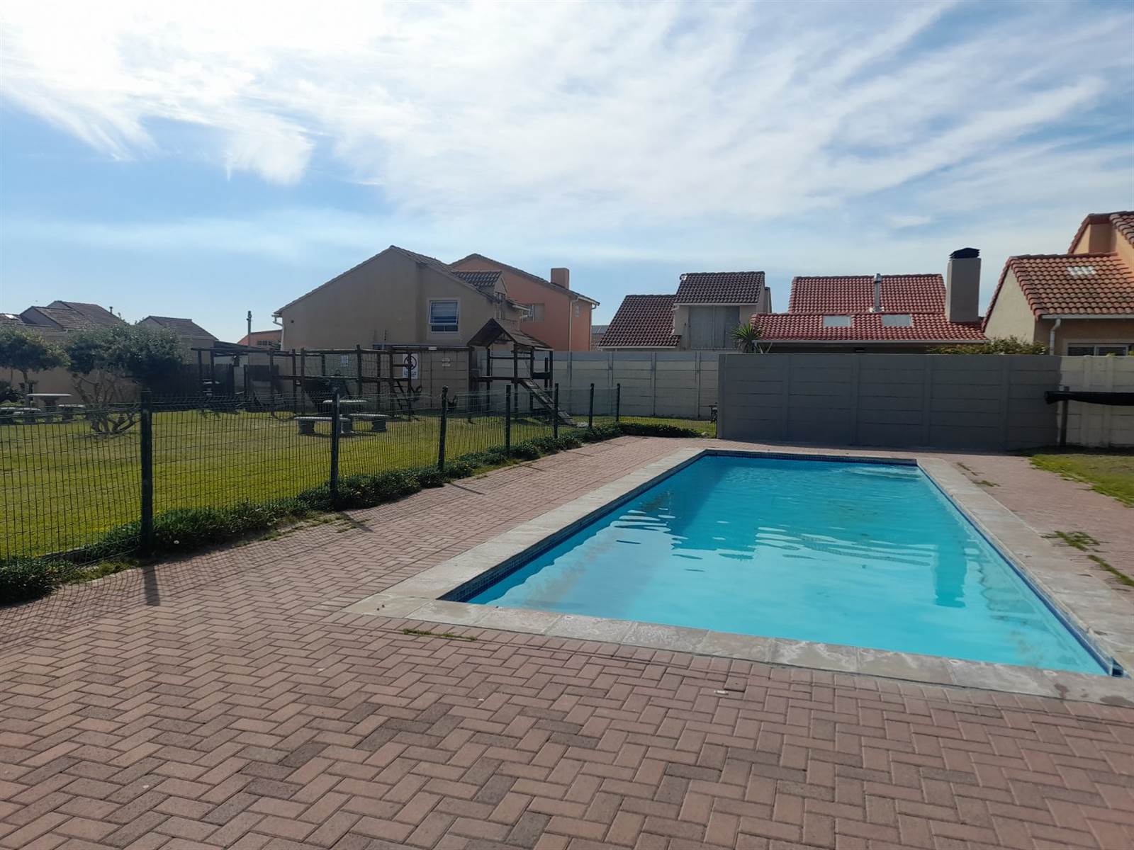 2 Bed Townhouse in Muizenberg photo number 15