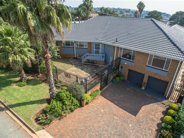 4 Bedroom House 4 Bedroom House