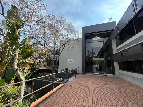 551  m² Commercial space