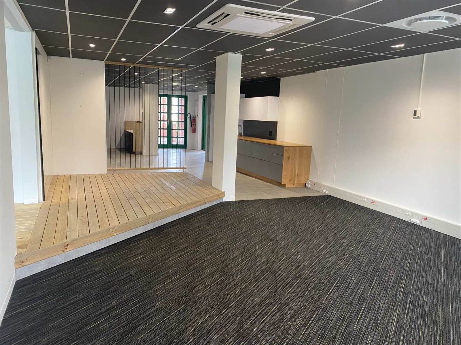 291  m² Office Space in Claremont photo number 1