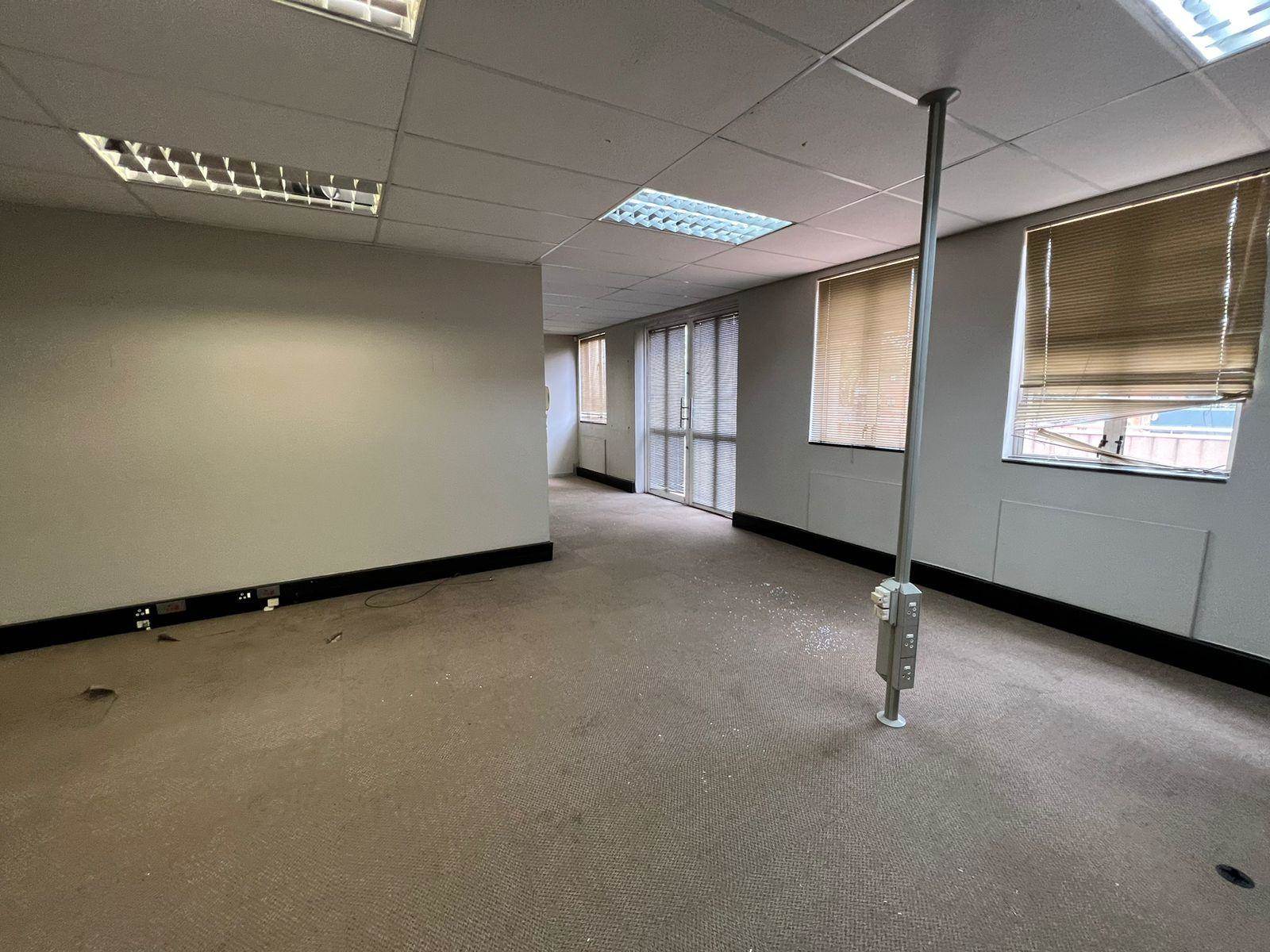 320  m² Commercial space in Illovo photo number 18