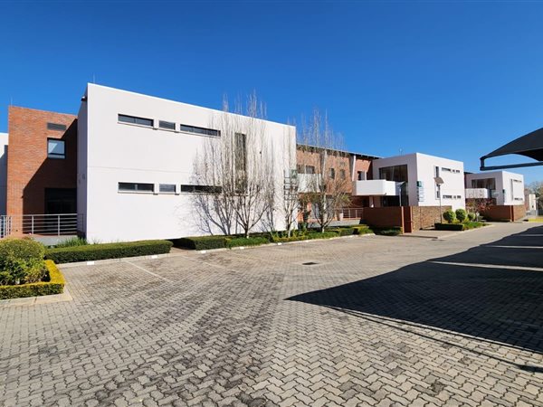 217  m² Commercial space