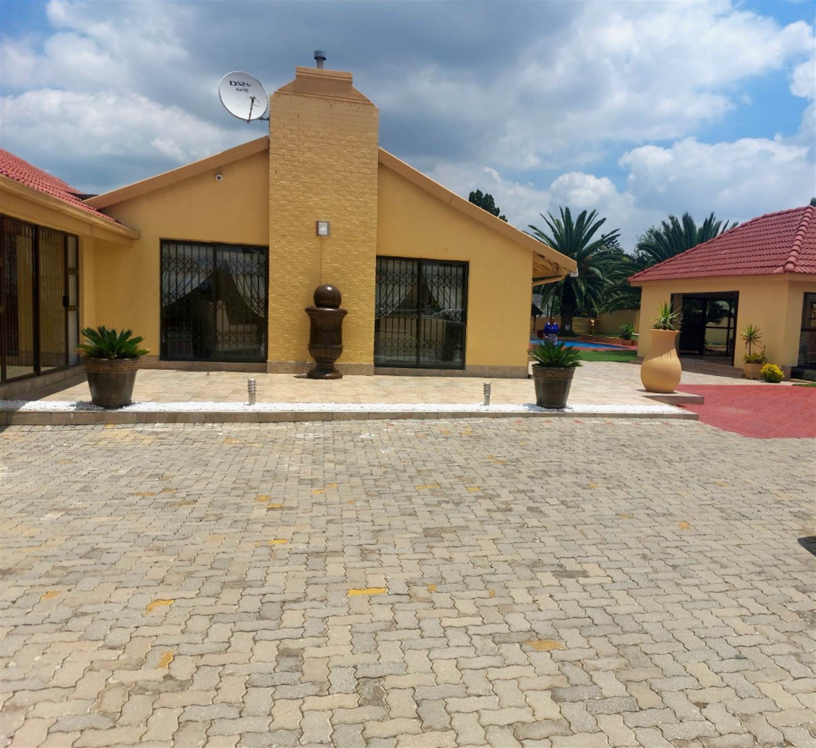 4 Bed House in Meredale photo number 1
