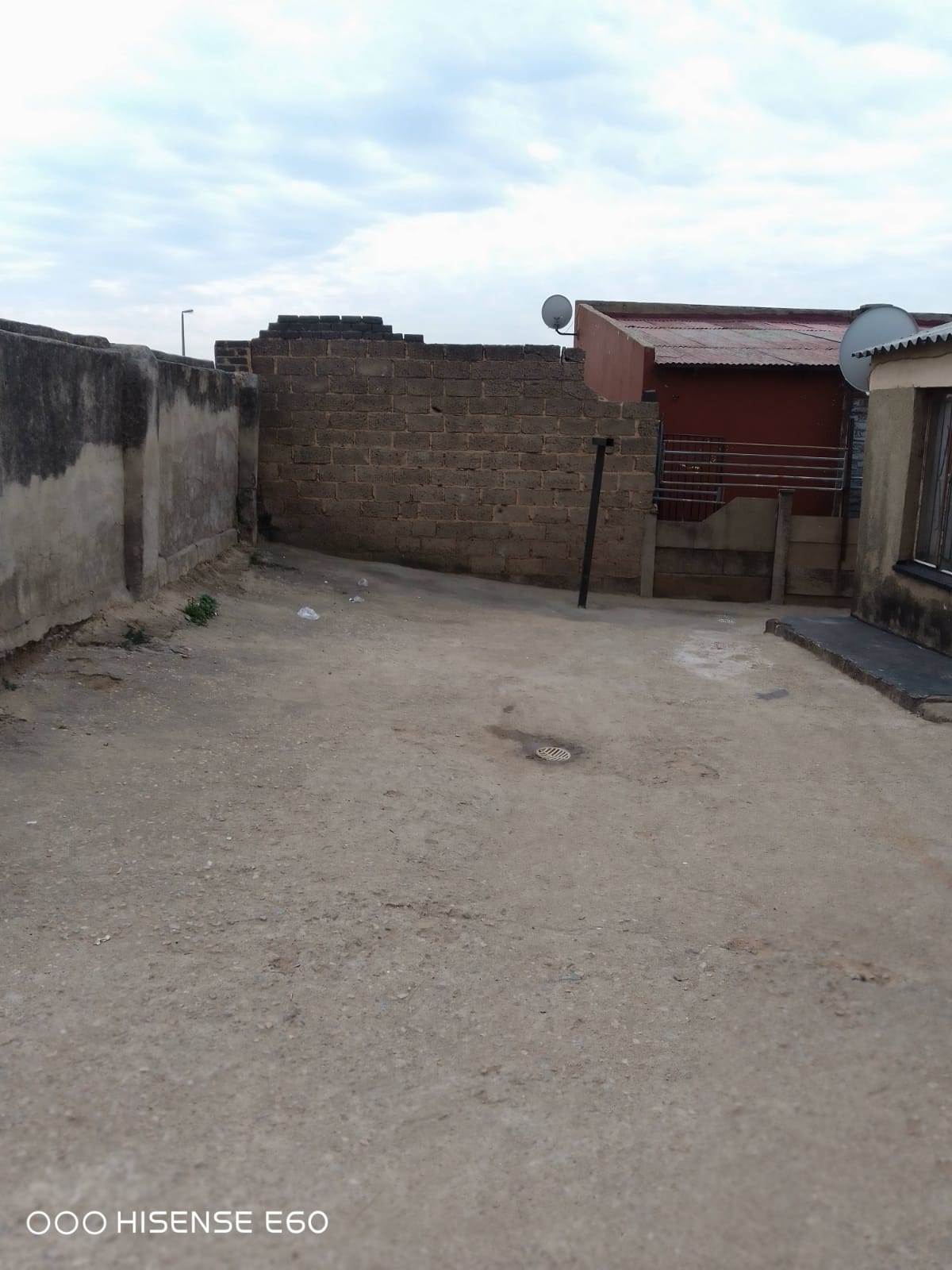 2 Bed House in Tembisa photo number 12