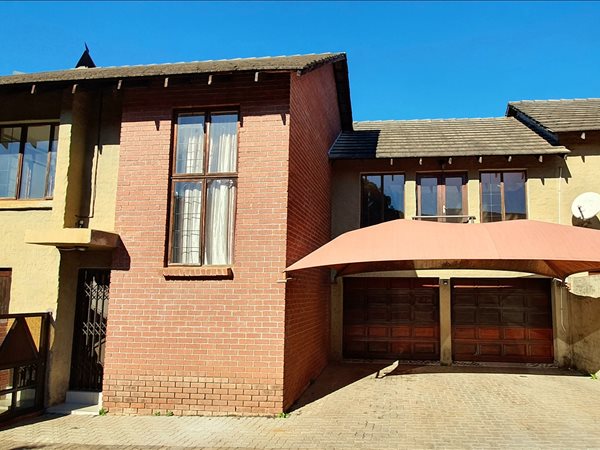 3 Bedroom Townhouse 3 Bedroom Townhouse