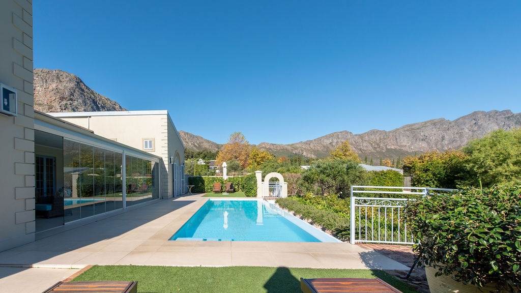 14 Bed House in Franschhoek photo number 11