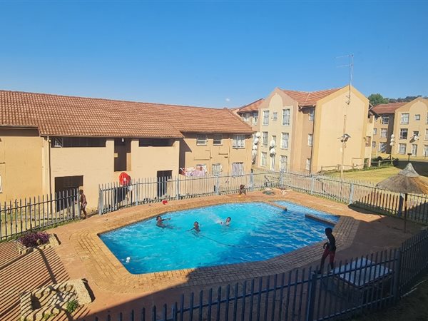 2 Bed Apartment in Alan Manor