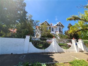 9 Bed House in Troyeville