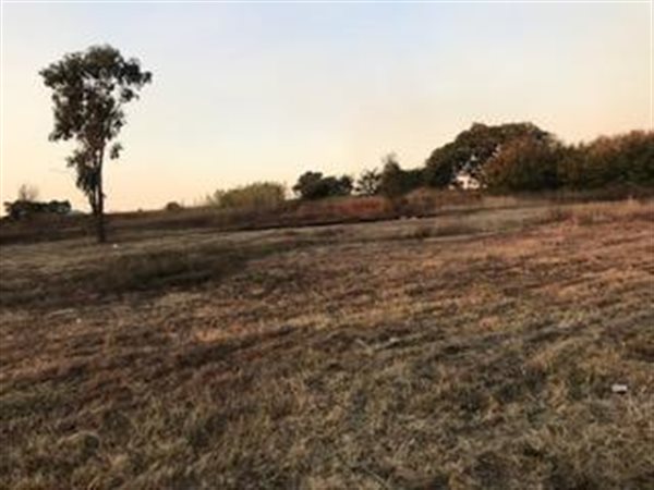 8845 m² Land available in Sallies Village