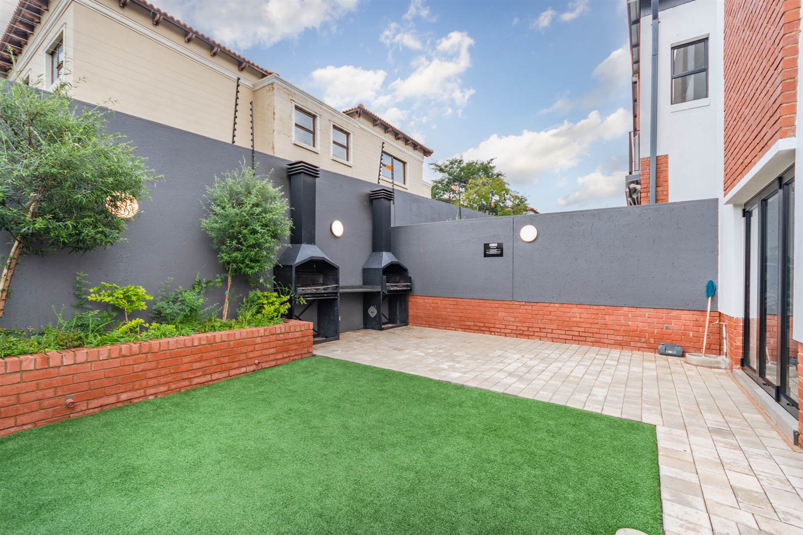 2 Bed Townhouse in Bryanston photo number 20