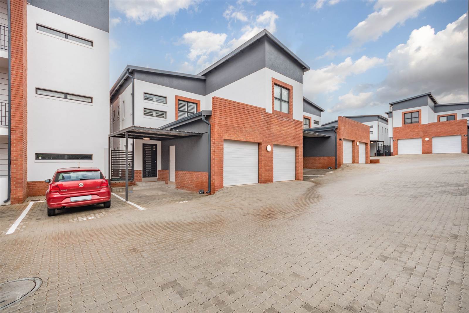 2 Bed Townhouse in Bryanston photo number 16