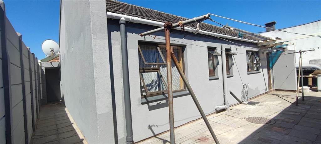 5 Bed House in Strandfontein photo number 21