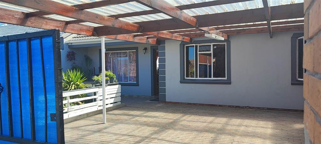5 Bed House in Strandfontein photo number 23