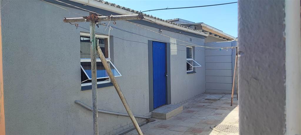 5 Bed House in Strandfontein photo number 19