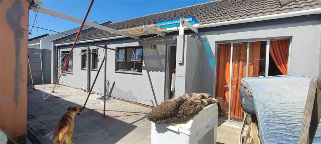 5 Bed House in Strandfontein photo number 18