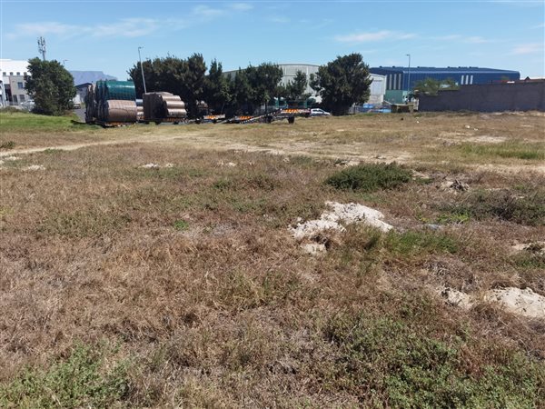 3258 m² Land available in Racing Park