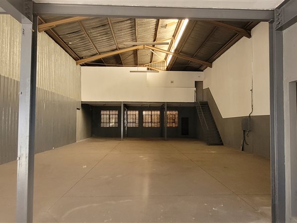 380  m² Industrial space