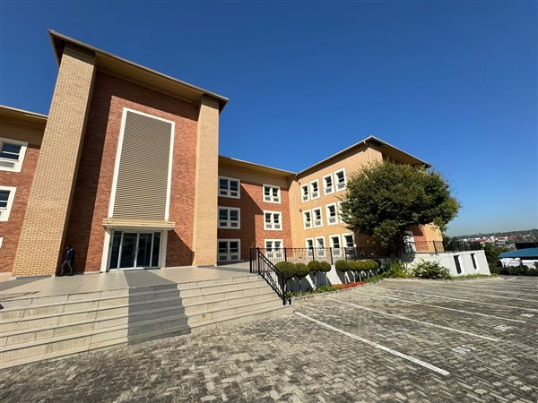 562  m² Commercial space in Sunninghill