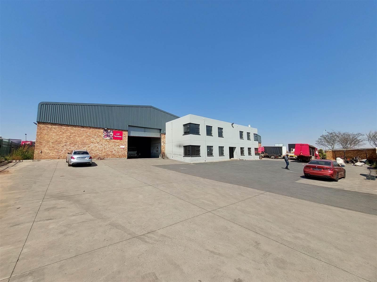 2476  m² Industrial space in Clayville photo number 1