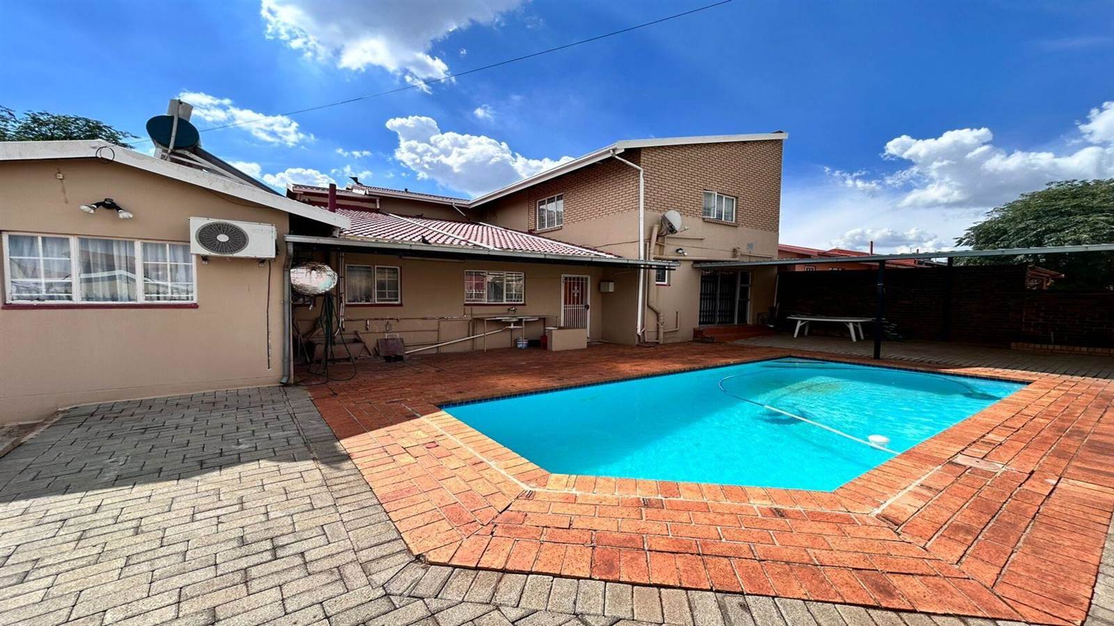 4 Bed House in Lenasia South photo number 29