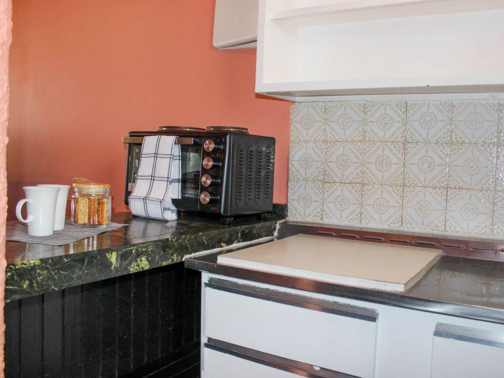 Studio Apartment in Hillbrow photo number 2