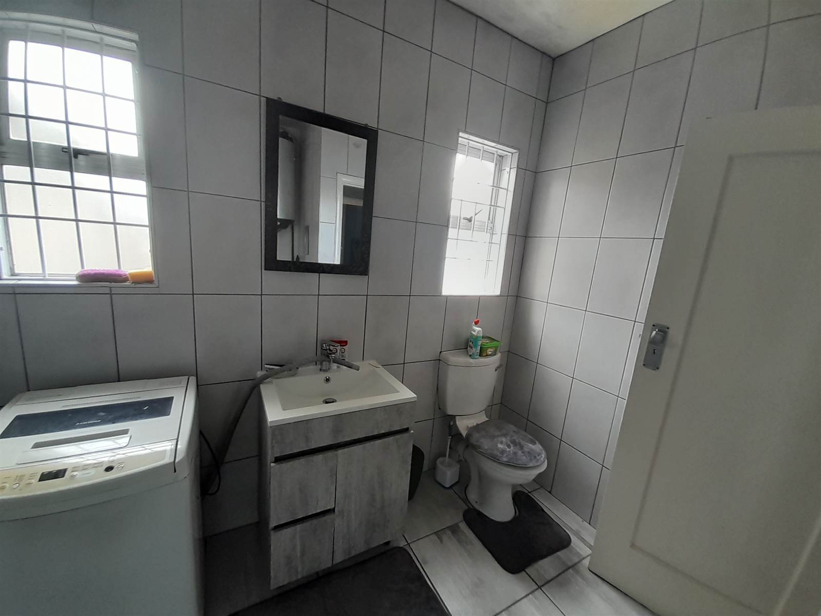 1.5 Bed Apartment in Windermere photo number 14