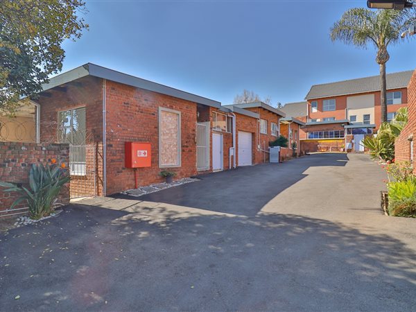 3 Bedroom Townhouse 3 Bedroom Townhouse