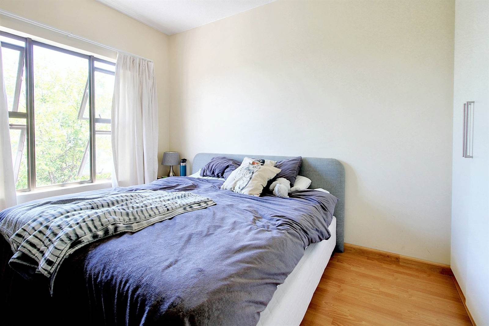 1 Bed Apartment in Douglasdale photo number 8