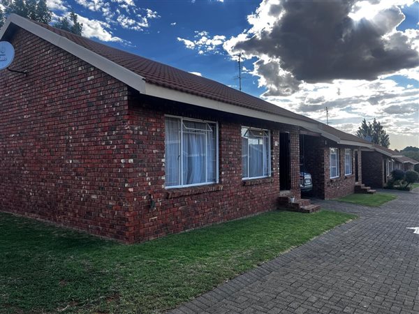 2 Bedroom Townhouse 2 Bedroom Townhouse