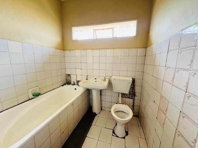 3 Bed House in Pietermaritzburg Central photo number 16