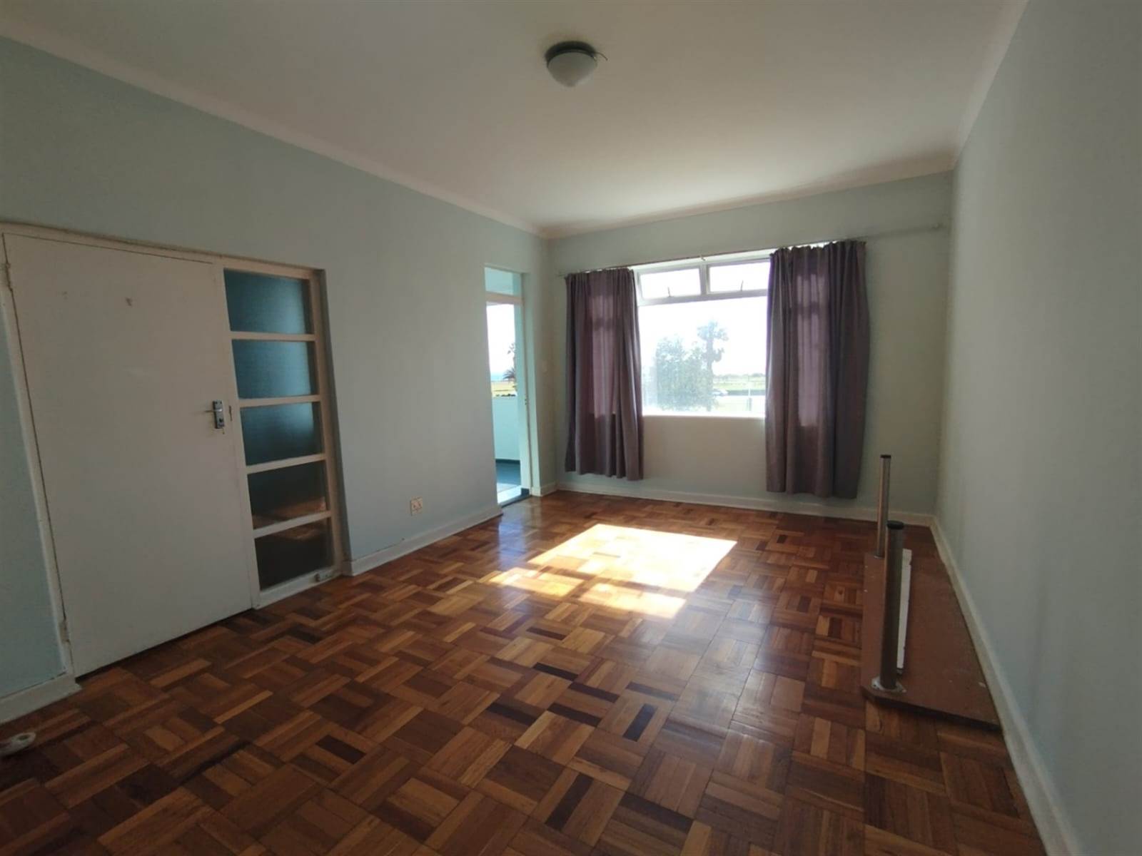 1 Bed Apartment in Summerstrand photo number 4