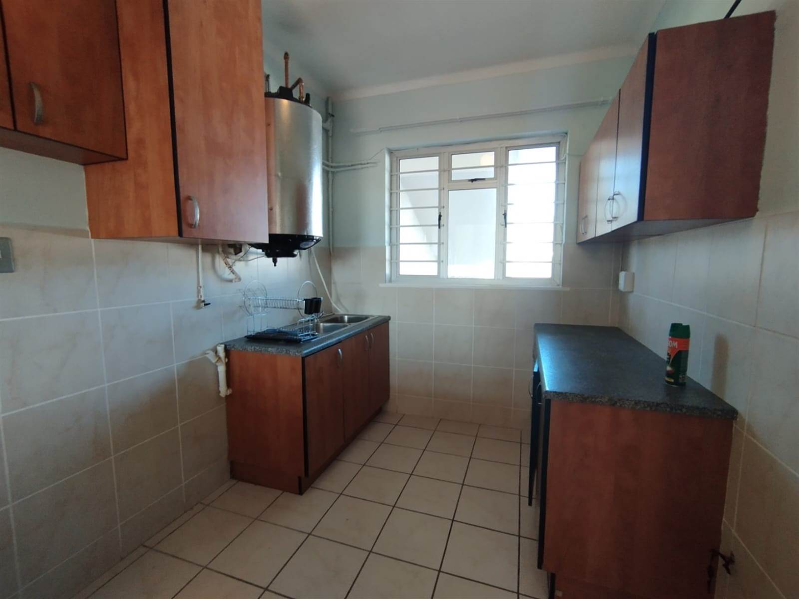 1 Bed Apartment in Summerstrand photo number 10