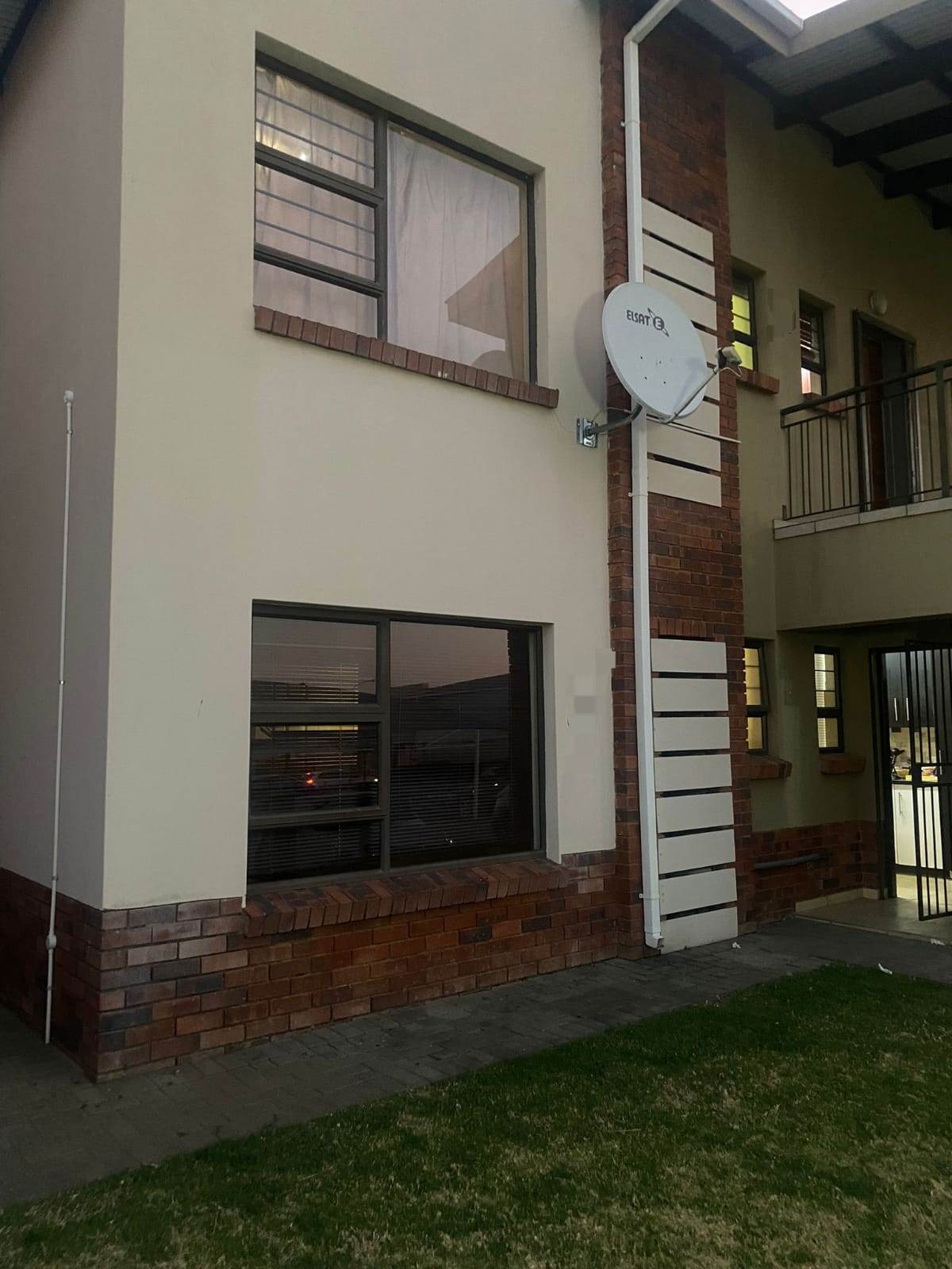 2 Bed Townhouse in Waterval East photo number 24