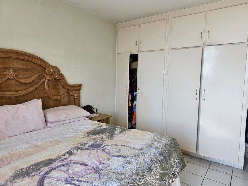 2 Bed Flat in Pinetown Central photo number 7