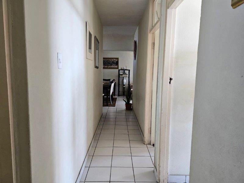 2 Bed Flat in Pinetown Central photo number 5