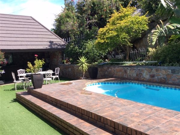 4 Bed House in Clovelly