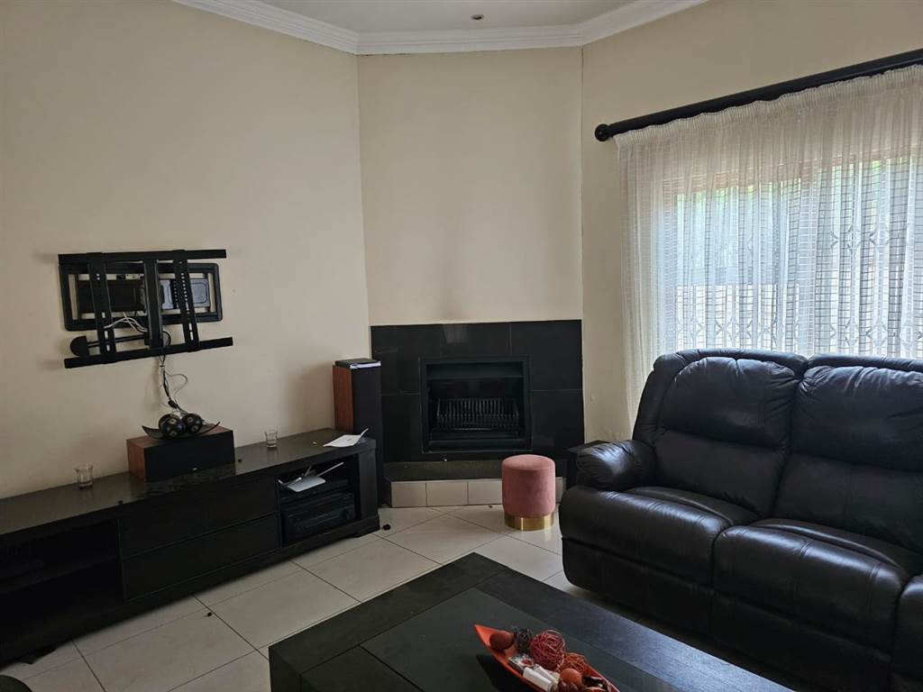 3 Bed House in Centurion CBD photo number 7