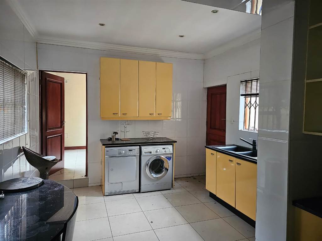 3 Bed House in Centurion CBD photo number 2