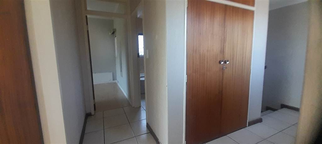 3 Bed Apartment in Northcliff photo number 19