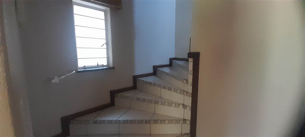 3 Bed Apartment in Northcliff photo number 6