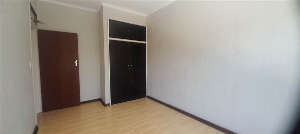 3 Bed Apartment in Northcliff photo number 10
